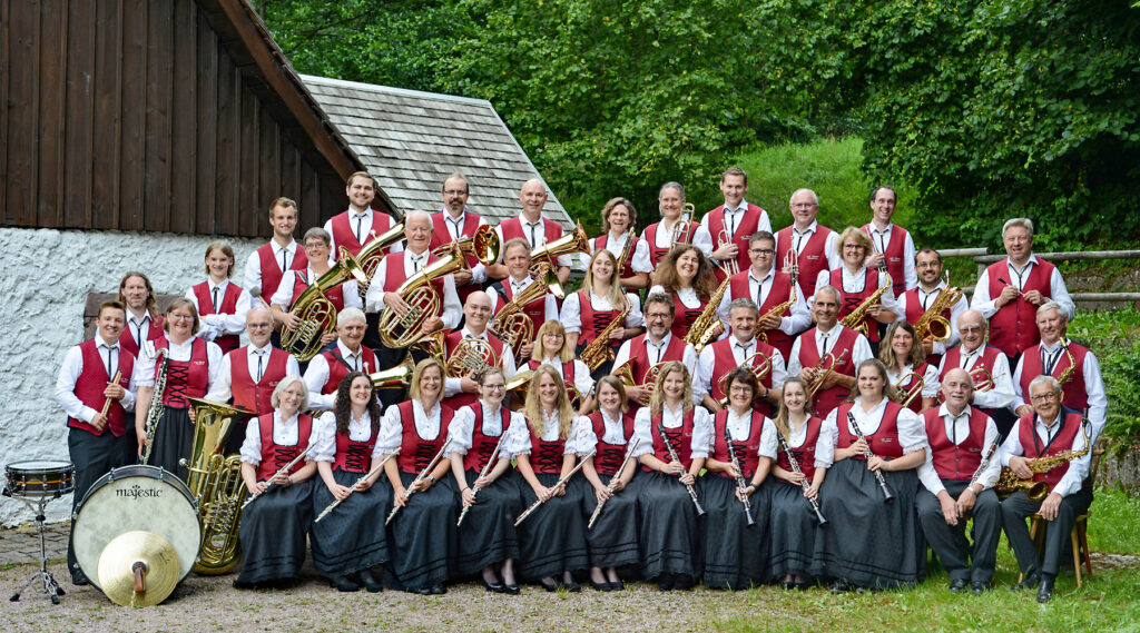 Gruppenfoto Kasenbacher ohne Jacke halbgeschnitten 1800